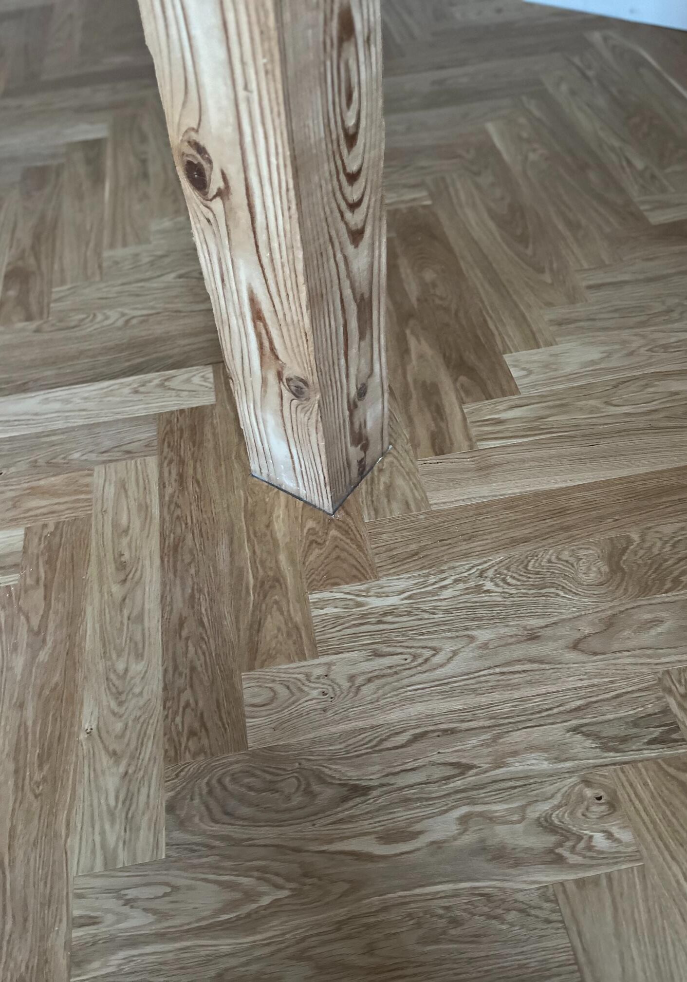 Pose parquet chevron en chêne massif par Top-Parquets Suisse