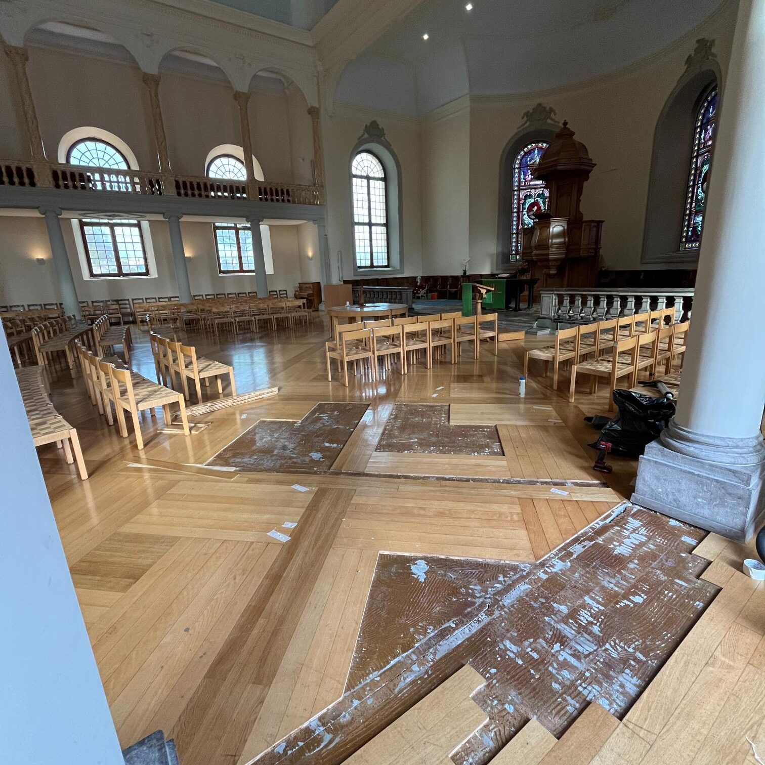 Rénovation parquet ancien dans bâtiment historique Suisse